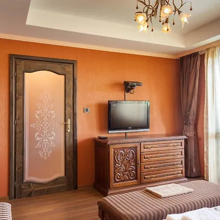 любомировата къща Πανσιόν Sredni Kolibi